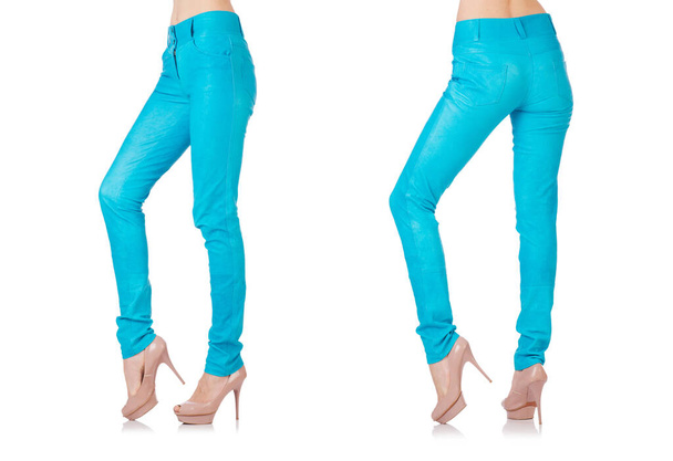 Piernas de mujer en pantalones azules
 - Foto, imagen