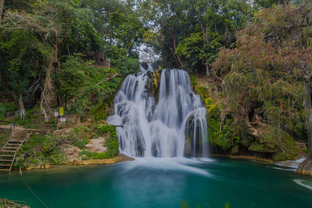 Una bella cascata di Tamasopo san luis potosi mexico
 - Foto, immagini