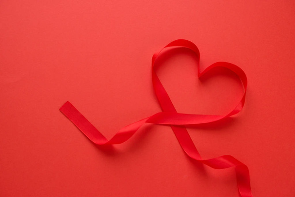 red ribbon in the shape of a heart - Zdjęcie, obraz
