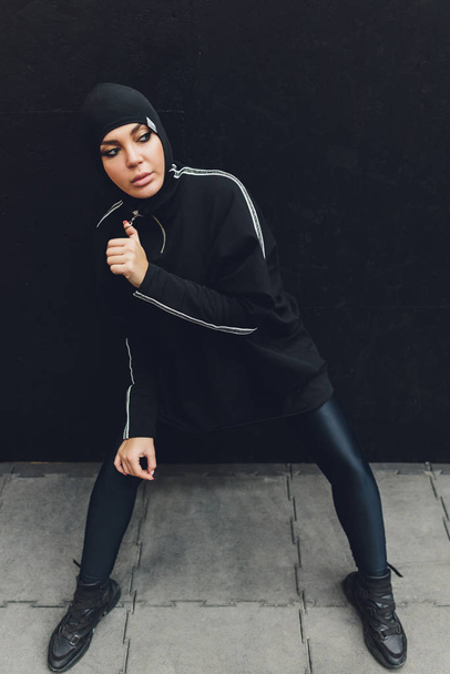 Muslim asian woman in hijab exercizing in a gym. - Фото, зображення