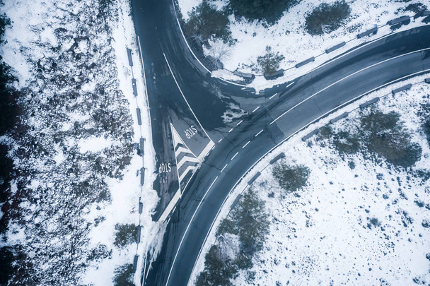 Car road  seen from above in a snowy landscape. Drone shot - Fotoğraf, Görsel
