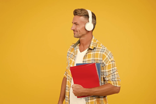 Another way of study. Man handsome college student headphones books. Study languages. Learning english. Educational technology. Study. Audio book concept. Worldwide knowledge access. Audio library - Foto, Imagem