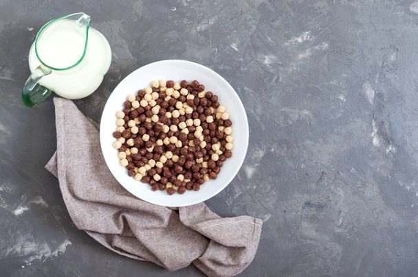 Wholegrain chocolate, milk balls and milk. Healthy cereal breakfast. Baby breakfast. Baby eating. Balanced diet. The top view. Copy space - Foto, Bild