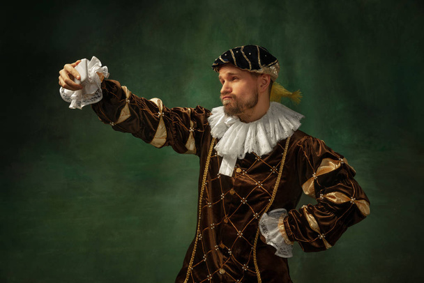 Medieval young man in old-fashioned costume - Foto, Imagem