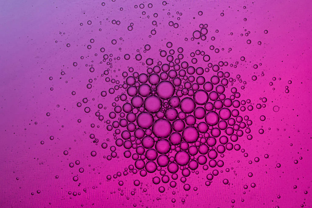 Фиолетовые пузыри воды
 - Фото, изображение