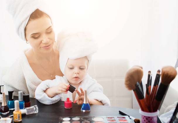 Beautiful woman and her daughter making manicure - Fotoğraf, Görsel