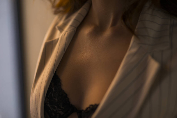 Beautiful light on the woman collarbones - Foto, imagen