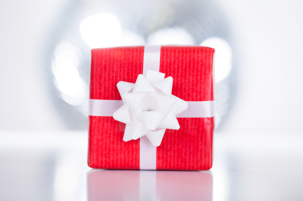 Red Gift Box With White Ribbon - 写真・画像