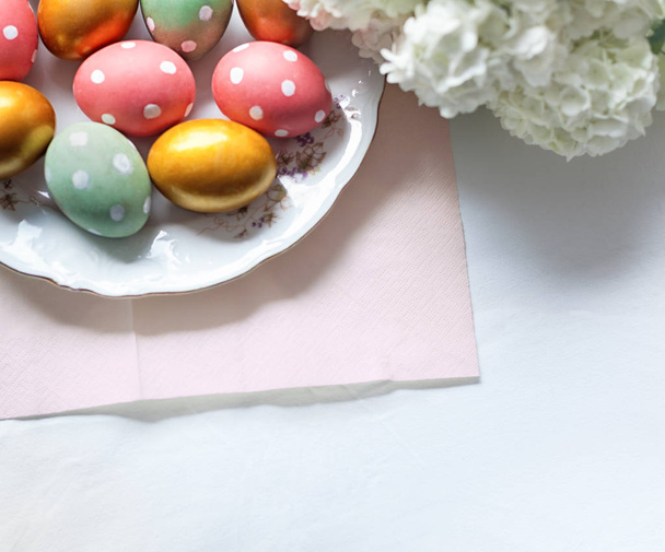 Easter table with decorated eggs - Fotografie, Obrázek