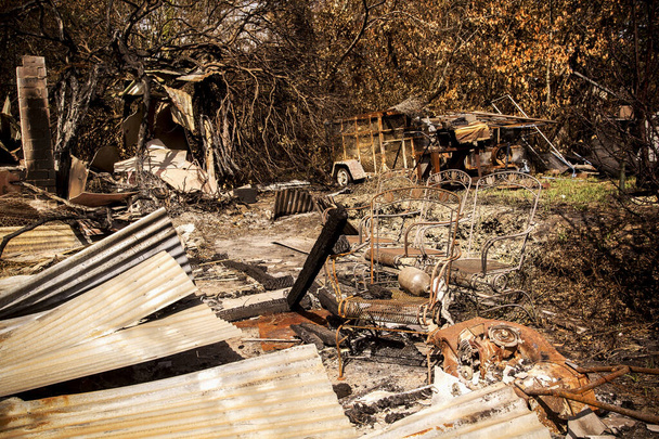 Дом, разрушенный пожаром в Австралии
 - Фото, изображение