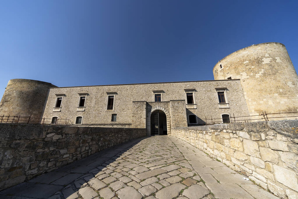 Zamek w Venosa, Potenza, Włochy - Zdjęcie, obraz