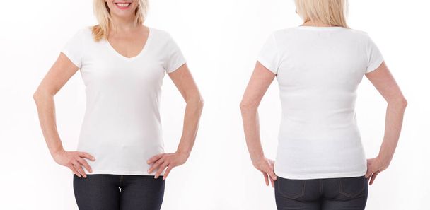 Póló design és az emberek koncepció - közelkép a nő üres fehér póló, ing első és hátsó elszigetelt. Gúnyolódni.. - Fotó, kép