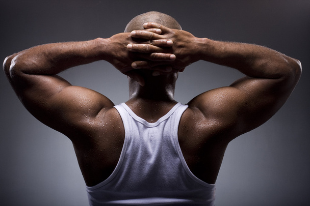 Черный мужчина с сильным и сексуальным телом
 - Фото, изображение