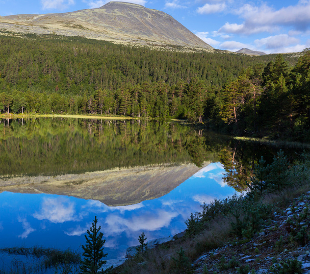 montanhas em Noruega
 - Foto, Imagem