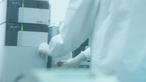 női laboratóriumi asszisztens - Felvétel, videó