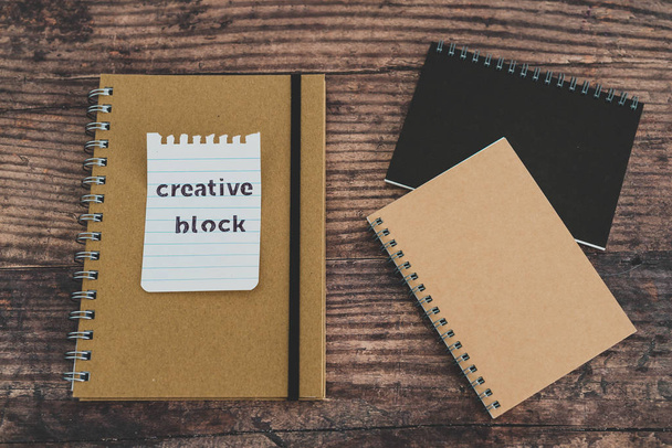 creative block or writer's block, notepads on wooden desk with t - Foto, Imagen