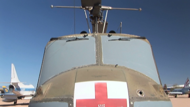 νοσοκομειακό ελικόπτερο του στρατού ελικόπτερο - Πλάνα, βίντεο