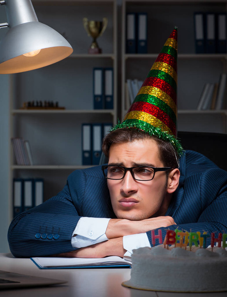 Man celebrating birthday in the office - Фото, зображення