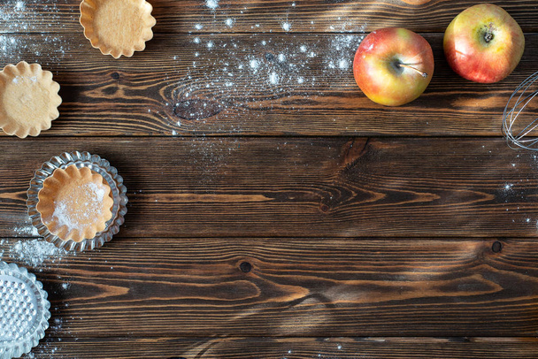 background frame brown tree apples dough baking dish dessert flour homemade - 写真・画像