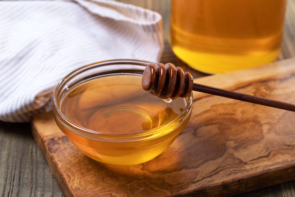 蜂蜜とハニカムスライス - 写真・画像