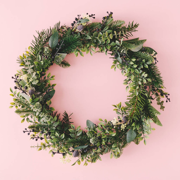 Christmas and New Year holiday pink background with wreath of green plants - Foto, Imagen