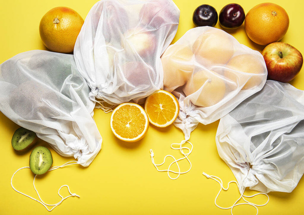 Eco shopping bags con frutta
 - Foto, immagini