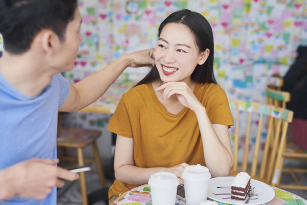 Young couple having happy time in a cafe  - Foto, afbeelding