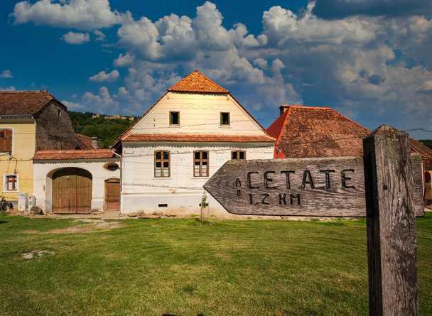 Puntero al castillo de Saschiz, condado de Mures, Rumania
 - Foto, Imagen