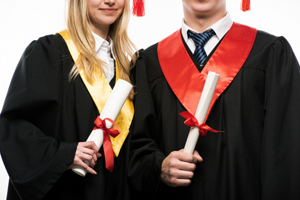 Вид спереди студентов с дипломами, изолированными на белом
 - Фото, изображение