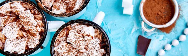 Banner of Hot chocolate with marshmallow candies on wooden background. - 写真・画像