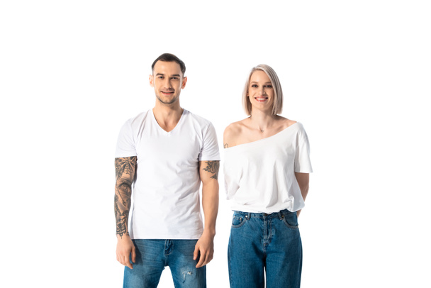 feliz jovem tatuado casal isolado no branco
 - Foto, Imagem