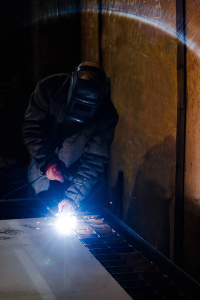 worker in protective uniform and mask welding metal. - Φωτογραφία, εικόνα