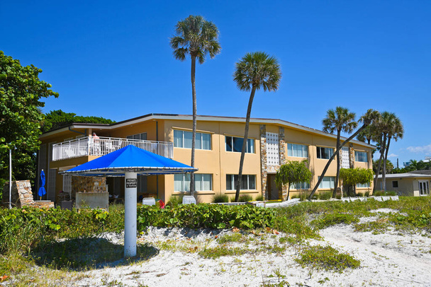 LayBy Resort on Holmes Beach, Florida - Фото, изображение