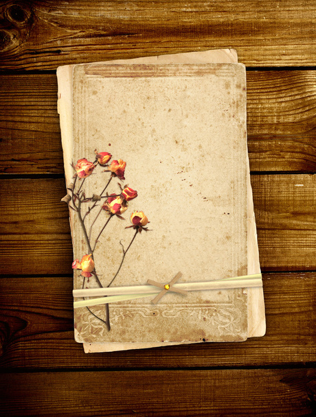 Old card on wooden planks - Foto, afbeelding