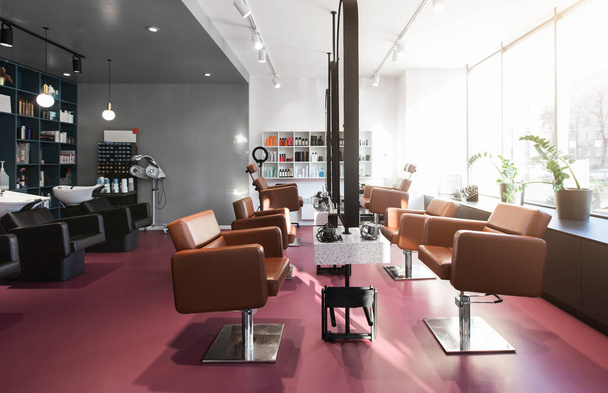 Salón de belleza interior, lugar para el artista de maquillaje, peluquería
 - Foto, imagen