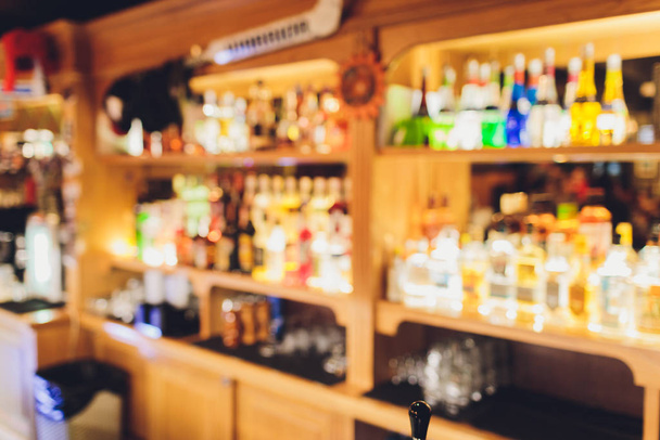 Blurred background with restaurant blur interior. alcohol alcohol bottles - Foto, afbeelding