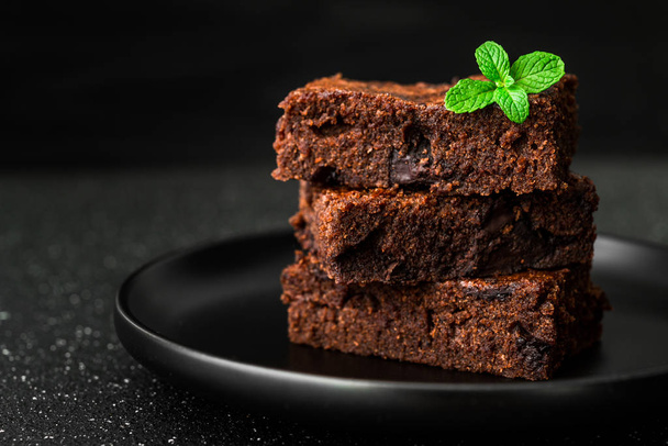 Chocolate negro y chocolate brownie pasteles postre
. - Foto, imagen