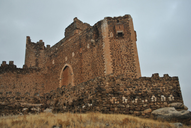 Battlements, Castle of Montalban, San Martin de Montalban, To
 - Фото, изображение