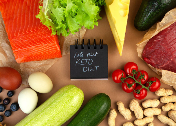 gesunde Ernährung. Zutaten für kohlenhydratarme keto ketogene Kost. Intermittierendes Fasten. Zeit zum Abnehmen. - Foto, Bild