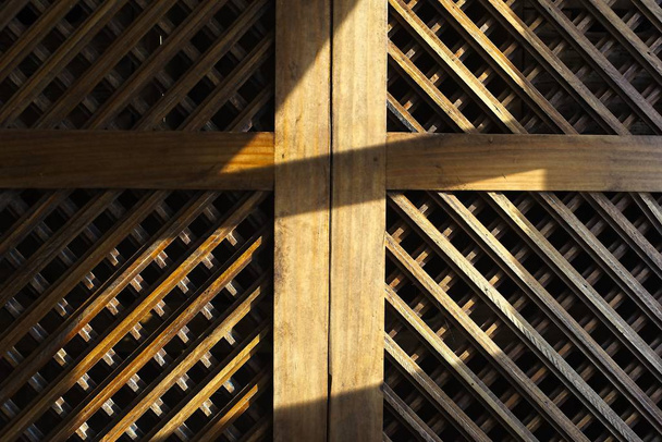 Portas de madeira crossbar
 - Foto, Imagem