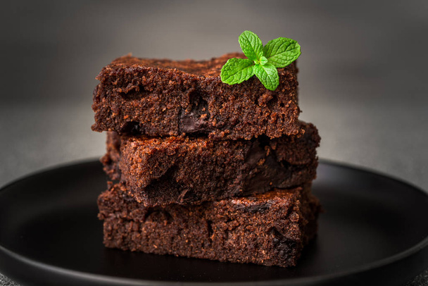 Chocolat noir et brownie au cacao gâteaux au caramel dessert
. - Photo, image