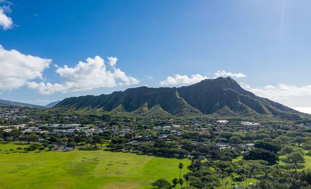 Aerial view of Kapiolani regional park looking towards Diamond Head on Oahu - 写真・画像
