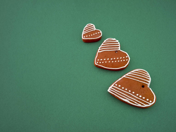 group of ornamented heart shaped gingerbreads  - Foto, Imagem
