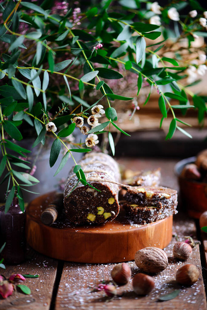 Čokoláda a ořechy salami.style rustikální - Fotografie, Obrázek