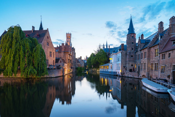 Brugge oude stad 's nachts in België - Foto, afbeelding