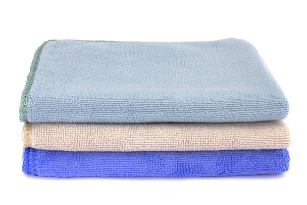 Zachte schone handdoek op witte achtergrond - Foto, afbeelding