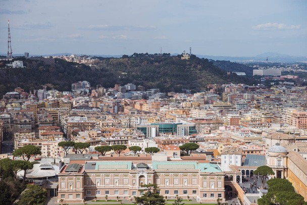 Luchtfoto van straten en gebouwen in Rome, Italië - Foto, afbeelding