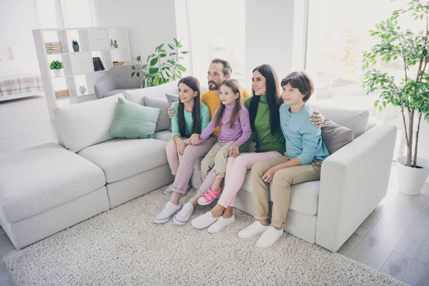 Full dream cozy loving family sit couch daddy mommy sit couch hug embrace her preteen small kids girls boys in house living room - Foto, immagini