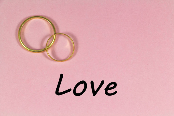 Два обручальных кольца и любовь
 - Фото, изображение