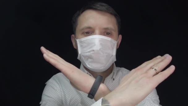 Man in medical mask, protection against coronavirus and various diseases - Video, Çekim